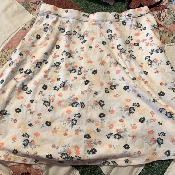 flower button up skirt - Picture 3 of 3